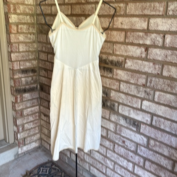 Vintage Cream Vanity Fair Slip 34 Fullslip USA Made Metal Slides - Picture 6 of 8